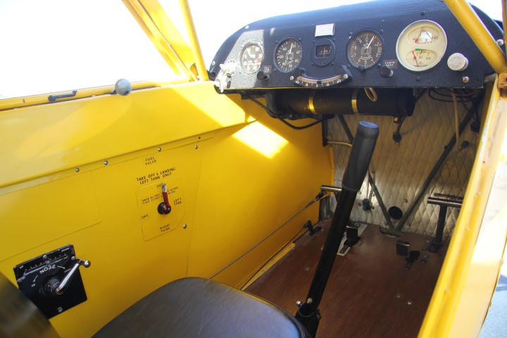 piper cub cockpit
