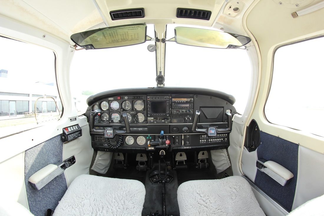 piper saratoga cockpit